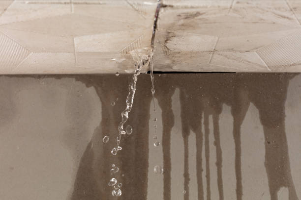 Professional Flood Damage Cleanup technician working in Lebanon, OR